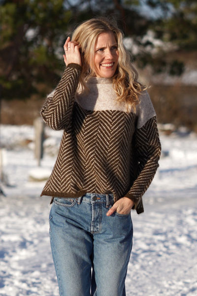 https://cdn.shopify.com/s/files/1/1039/3354/2745/files/0033074_herrin-knit-t-neck-brazilian-sand_600_69583c6a-ab88-4df3-b93d-25f98ed352ef.jpg?v=1776280474