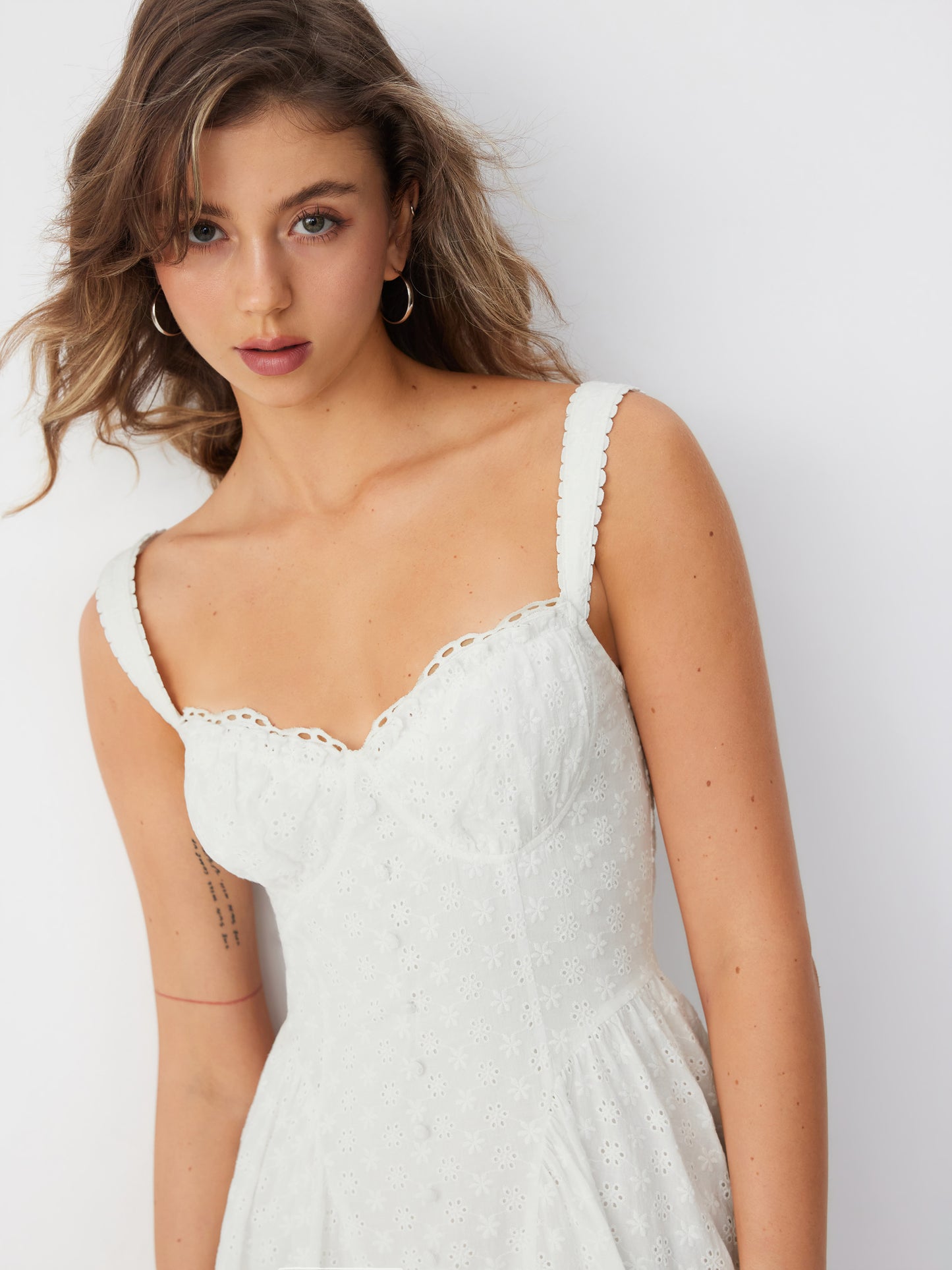 Cider Vestido Maxi Acampanado con Escote en U y Cordones