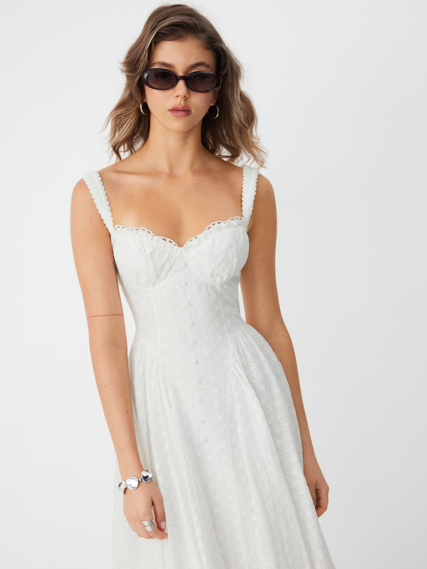 Cider Vestido Maxi Acampanado con Escote en U y Cordones