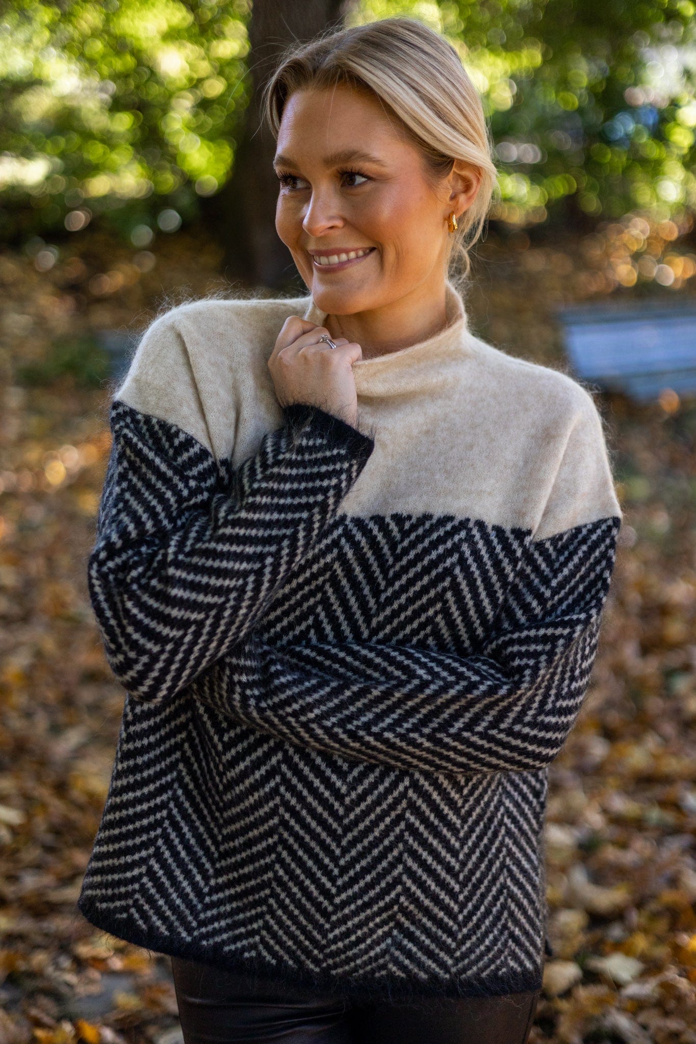 https://cdn.shopify.com/s/files/1/1039/3354/2745/files/herrin-knit-t-neck-second-female-genser-30820055679062_3e8985e8-f6cb-4cae-a759-01d6bbf41c40.jpg?v=1776280475