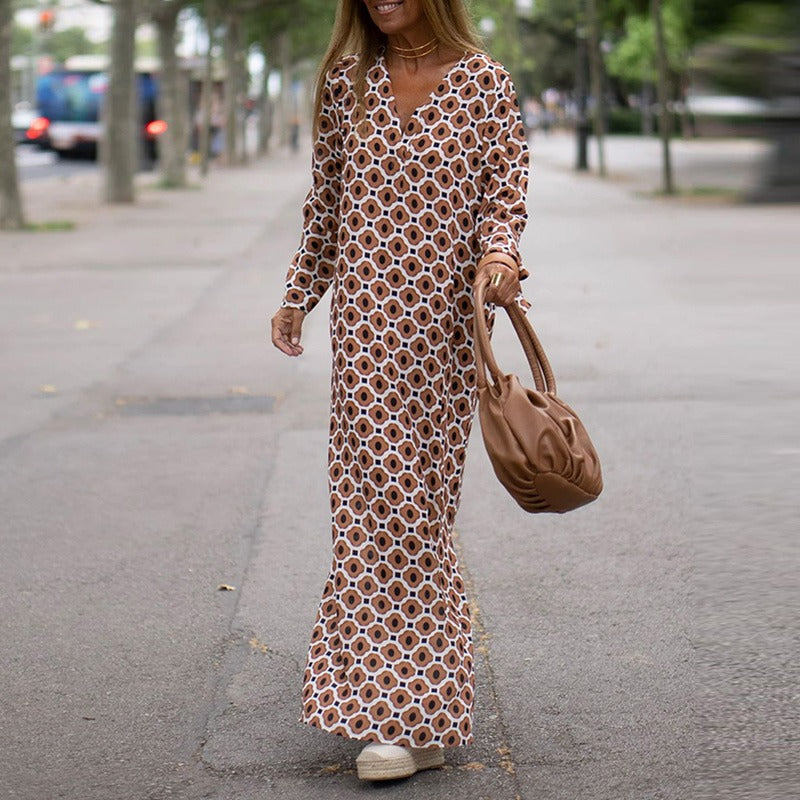 https://cdn.shopify.com/s/files/1/1039/3354/2745/files/retro-patroon-gedrukt-half-mouw-v-hals-j_main-2.jpg?v=1776280319